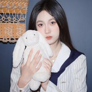 仰映容